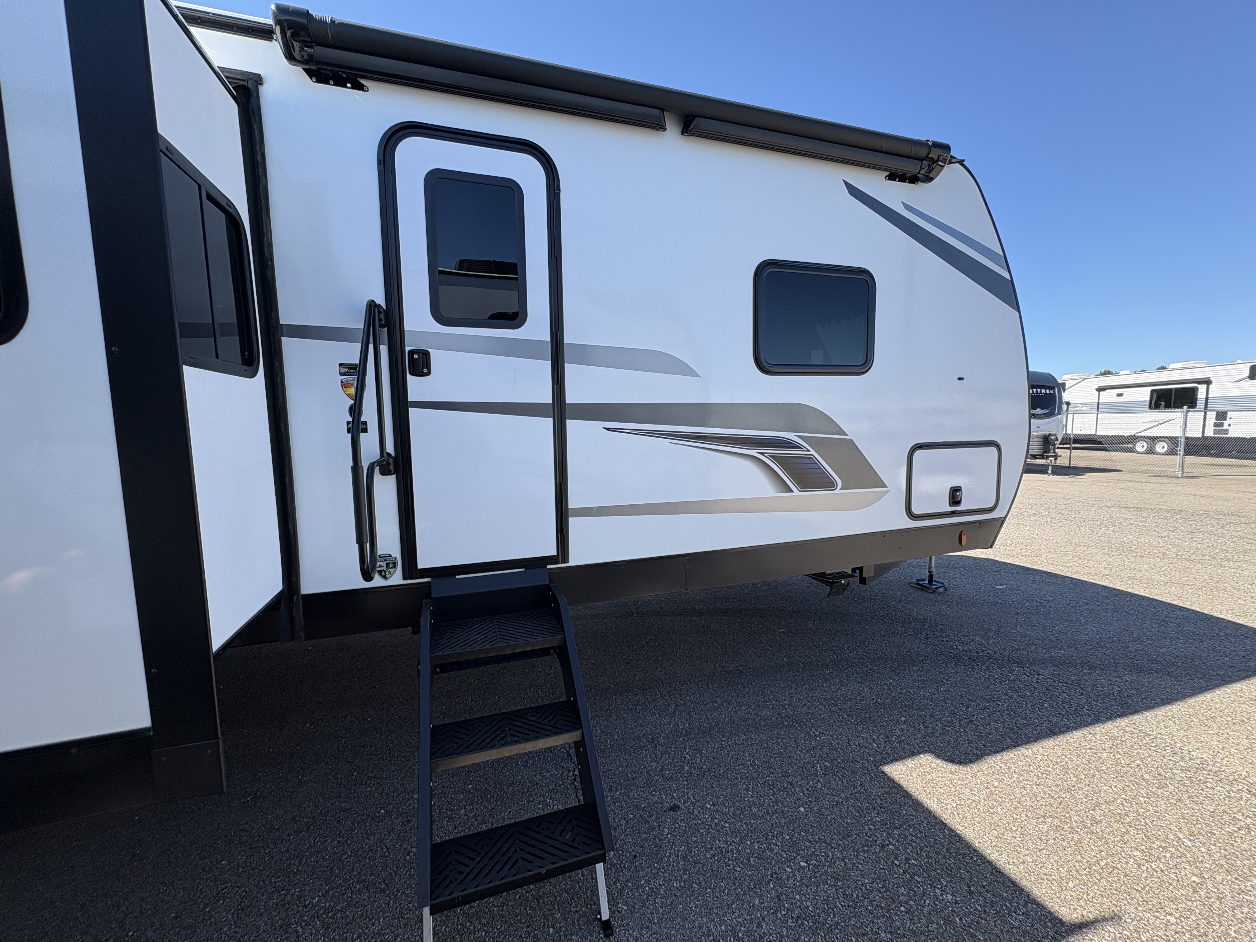2026 VENTURE RV SPORTTREK 327VIK - Image 6
