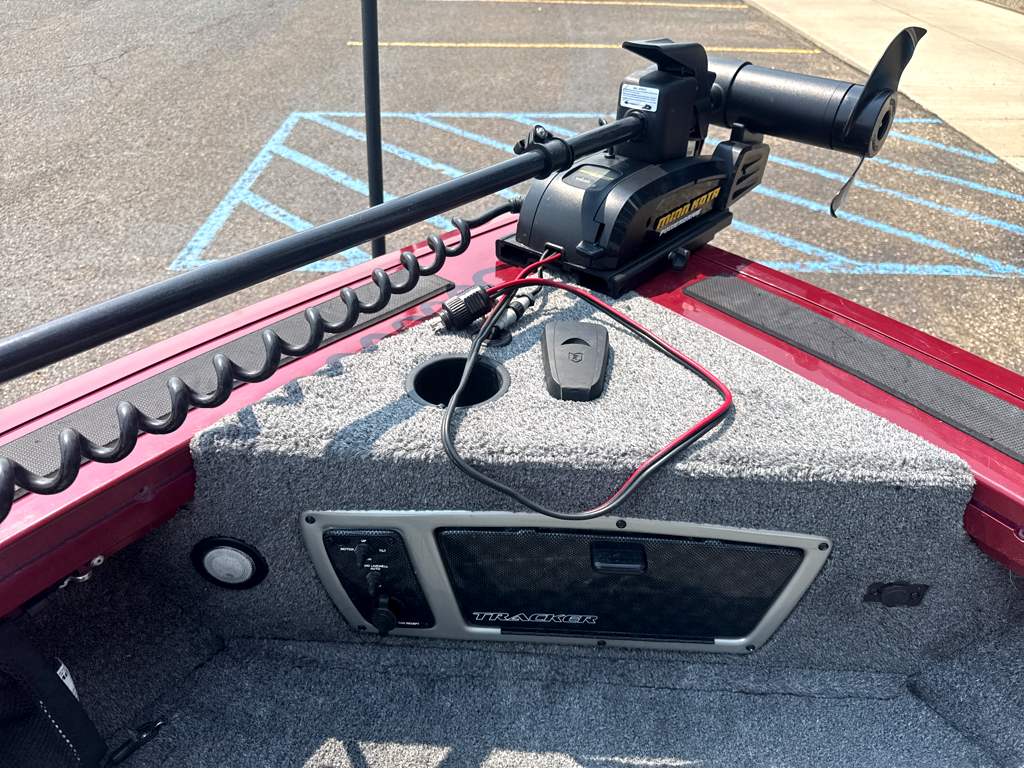 2018 Tracker Targa V18 - Image 22