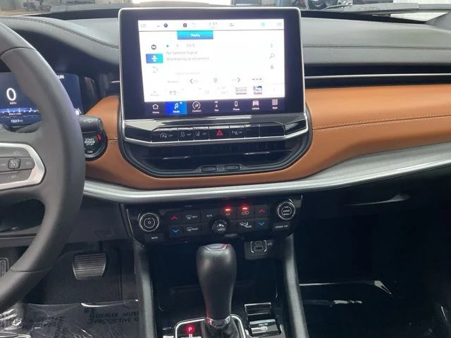 2025 Jeep Compass Limited 4x4 - Image 16