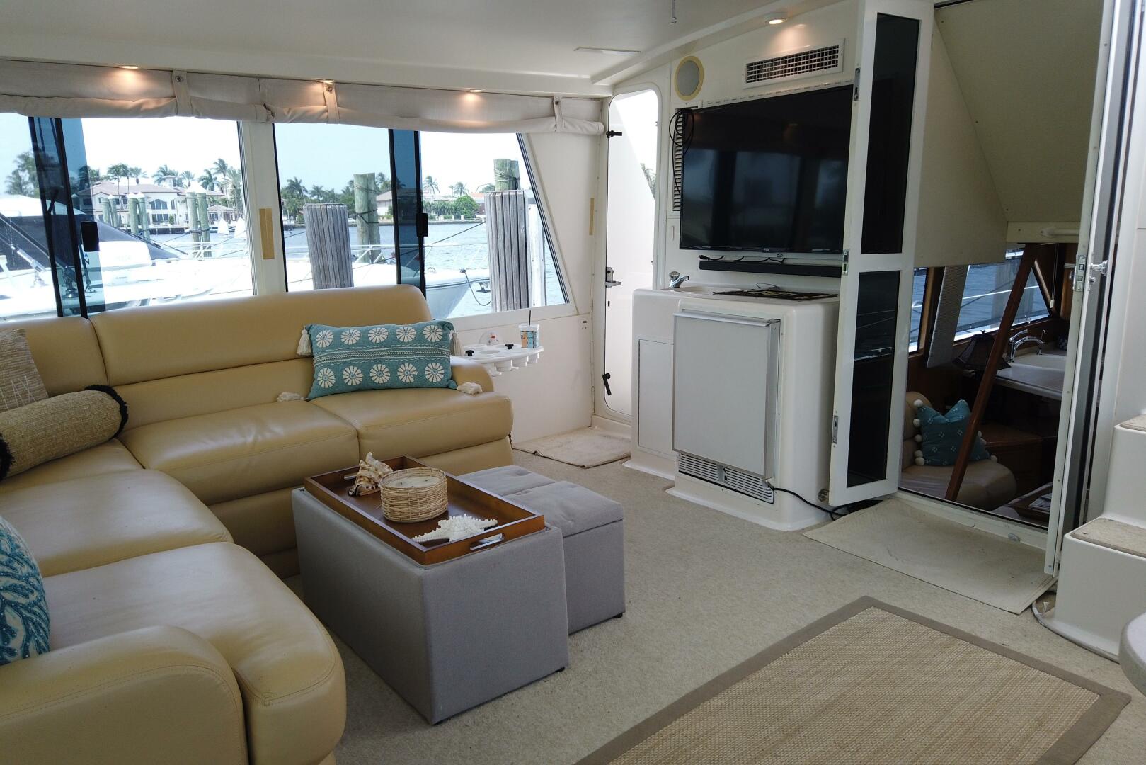 1999 Viking Motoryacht - Image 12