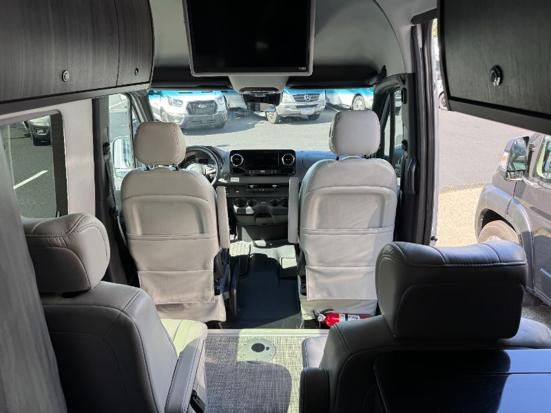 2023 Grech RV Strada-ion AWD Lounge - Image 18