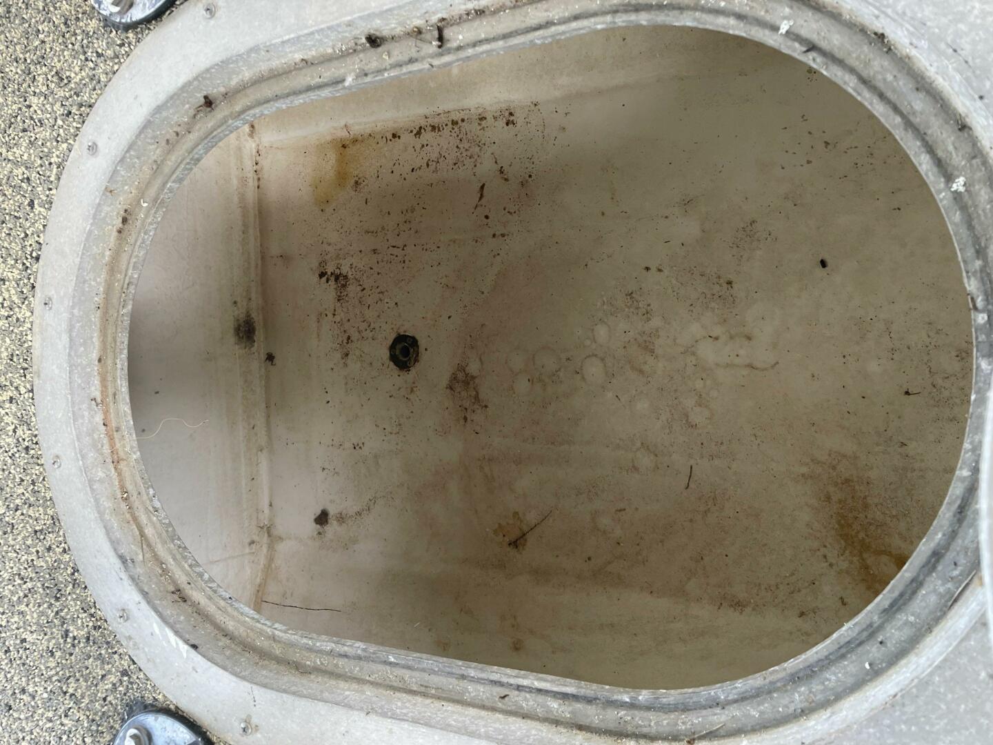 1997 Custom 31 Center Console - Image 24