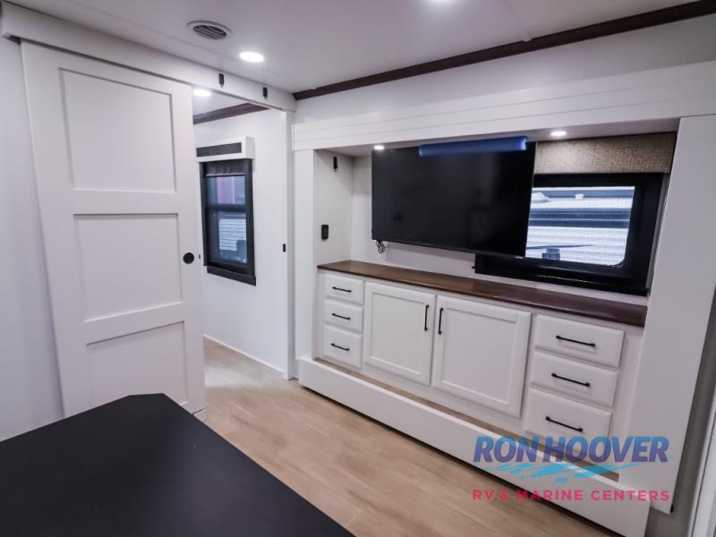 2024 FOREST RIVER 421FK - Image 17