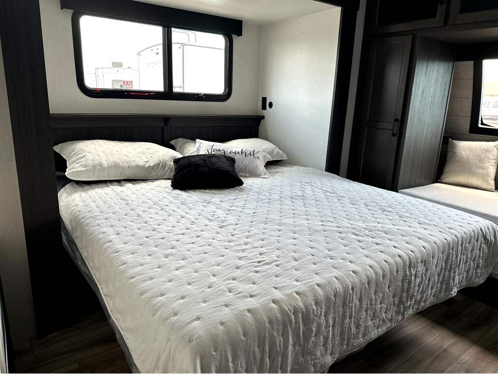 2027 VENTURE RV SPORTTREK 336VRK - Image 22