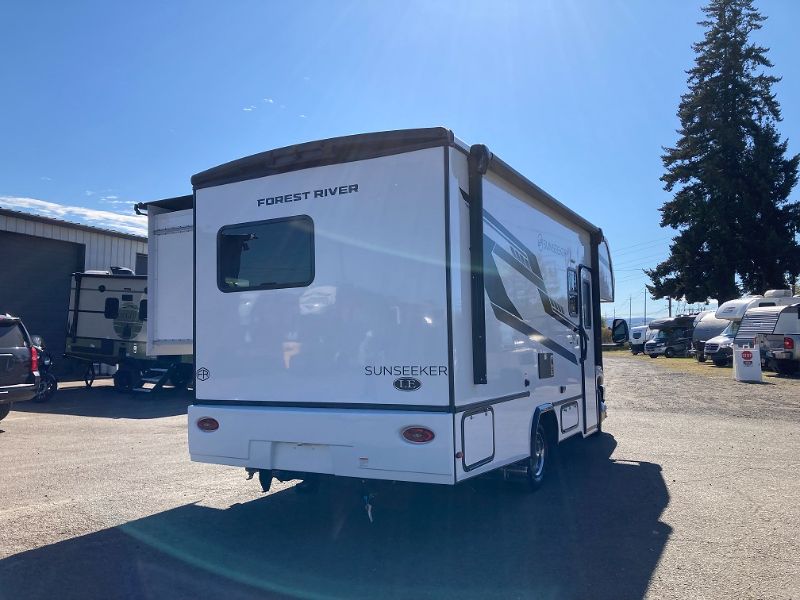 2026 Forest River Sunseeker LE 2250SLEF - Image 4
