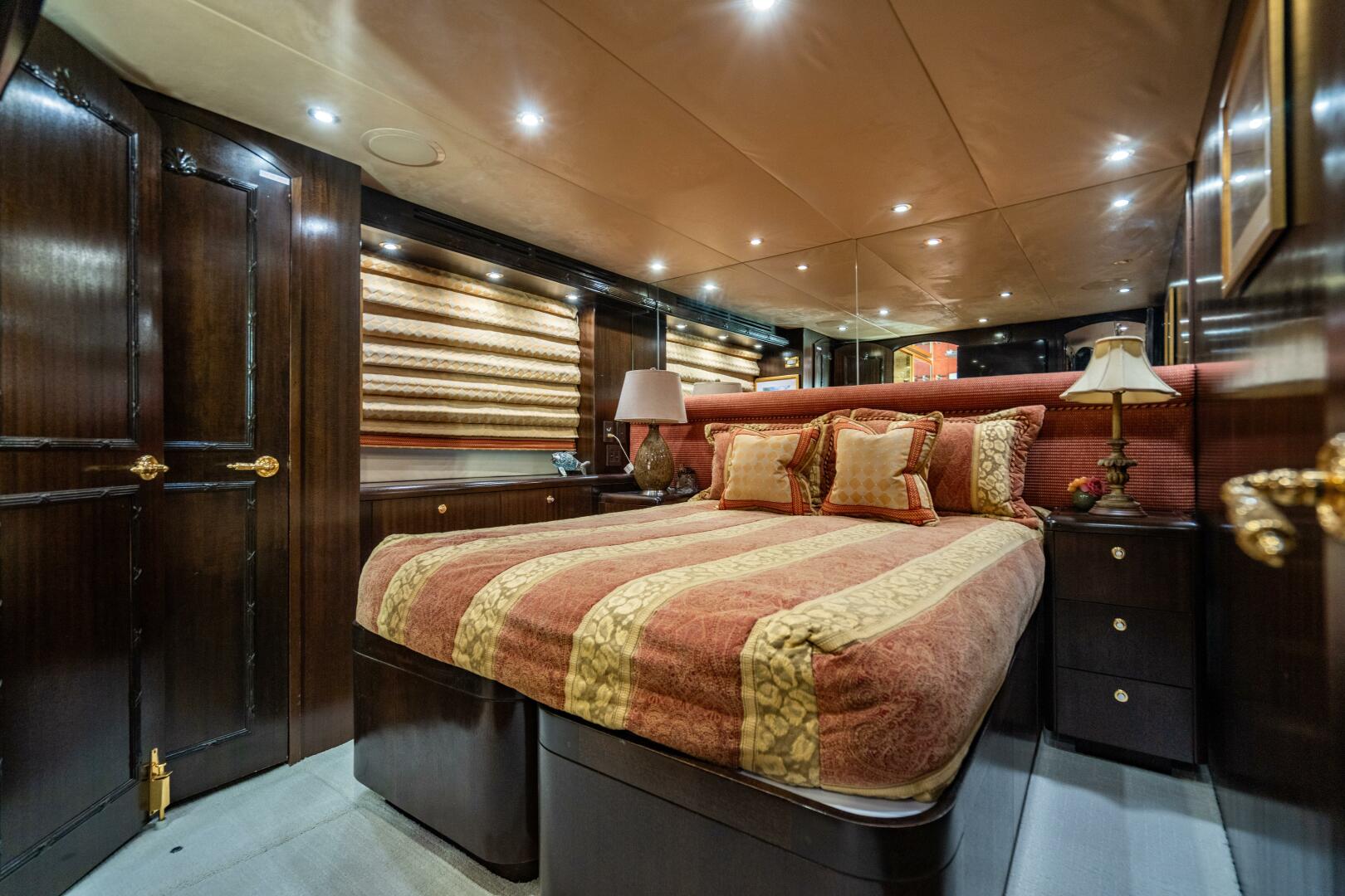 2001 Hatteras 100 Motor Yacht - Image 63