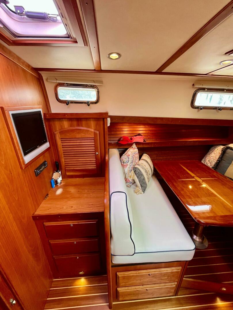 2010 Sabre 40 Sedan - Image 29