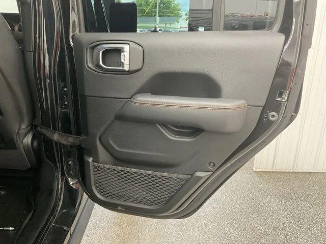 2022 Jeep Gladiator Crew Cab Mojave 4WD - Image 22