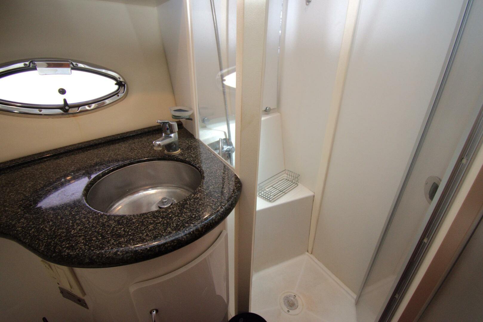 2005 Carver 444 Cockpit Motor Yacht - Image 44