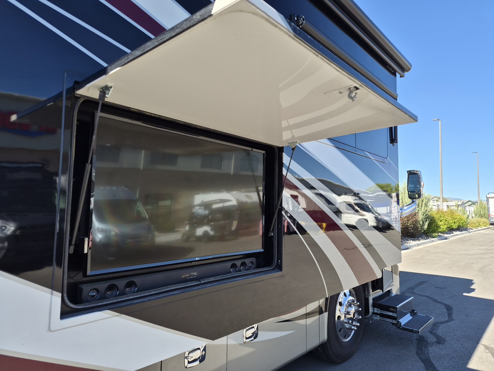 2018 Tiffin Allegro Bus 37 AP - Image 4