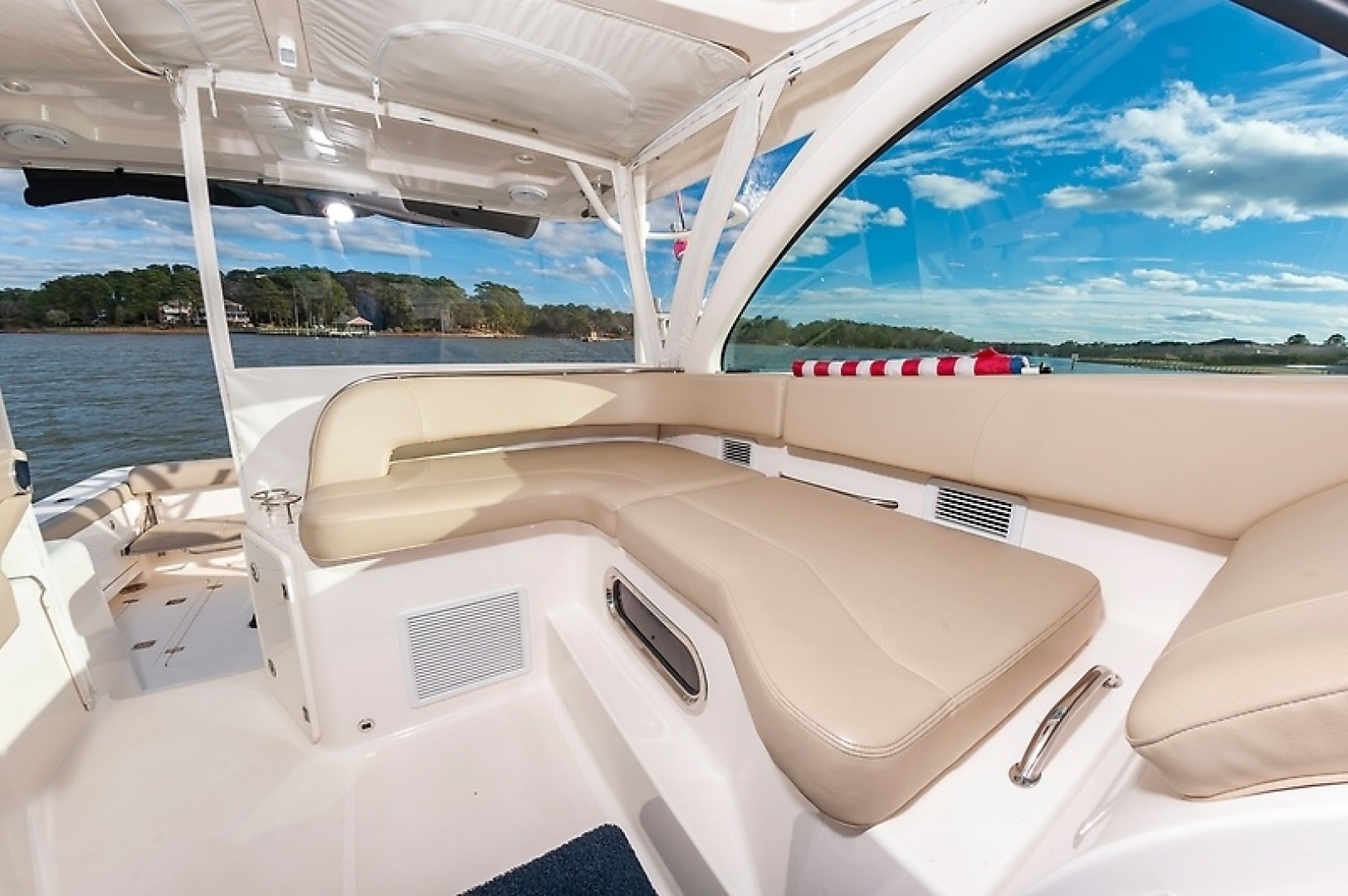 2015 PURSUIT 385 OS Base - Image 17