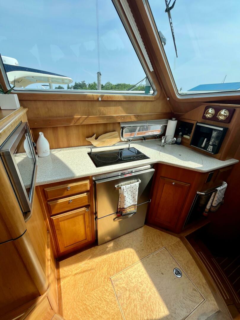 2010 Sabre 40 Sedan - Image 25