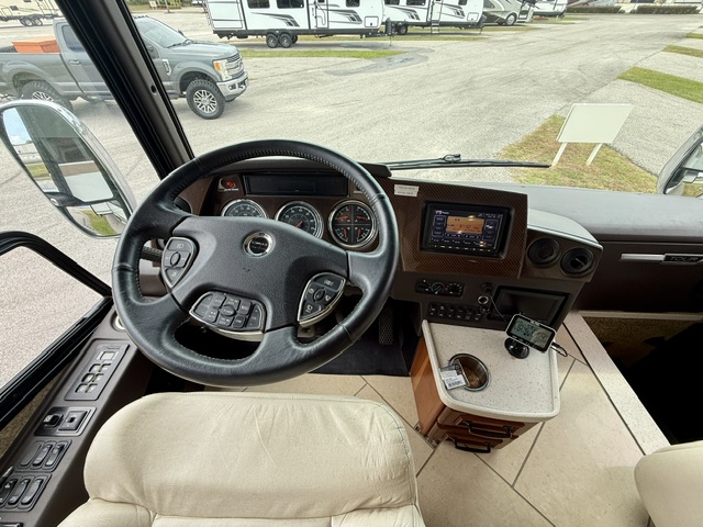2013 WINNEBAGO TOUR 42QD - Image 10