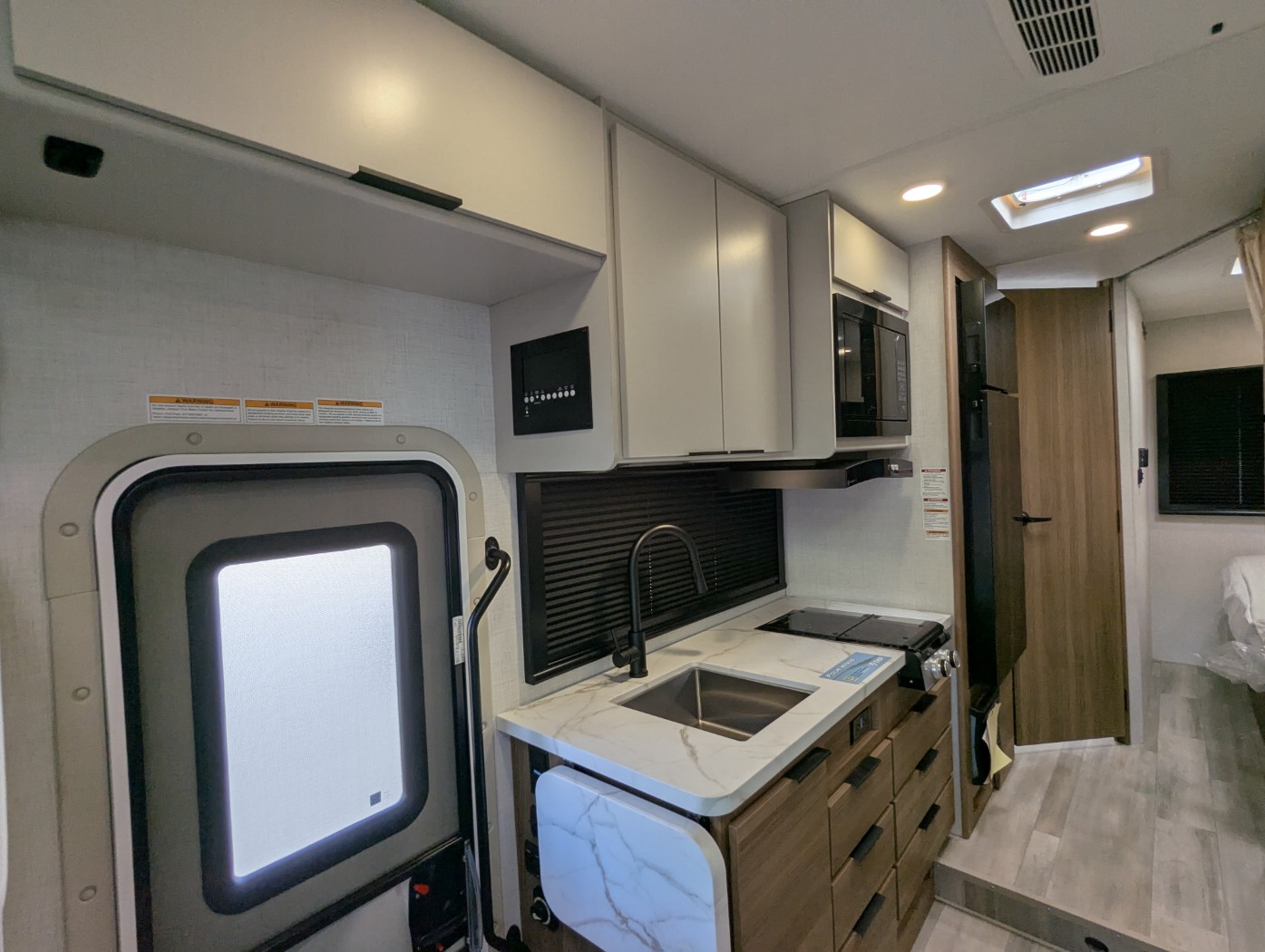 2027 Thor Motor Coach Four Winds 22Z - Image 17