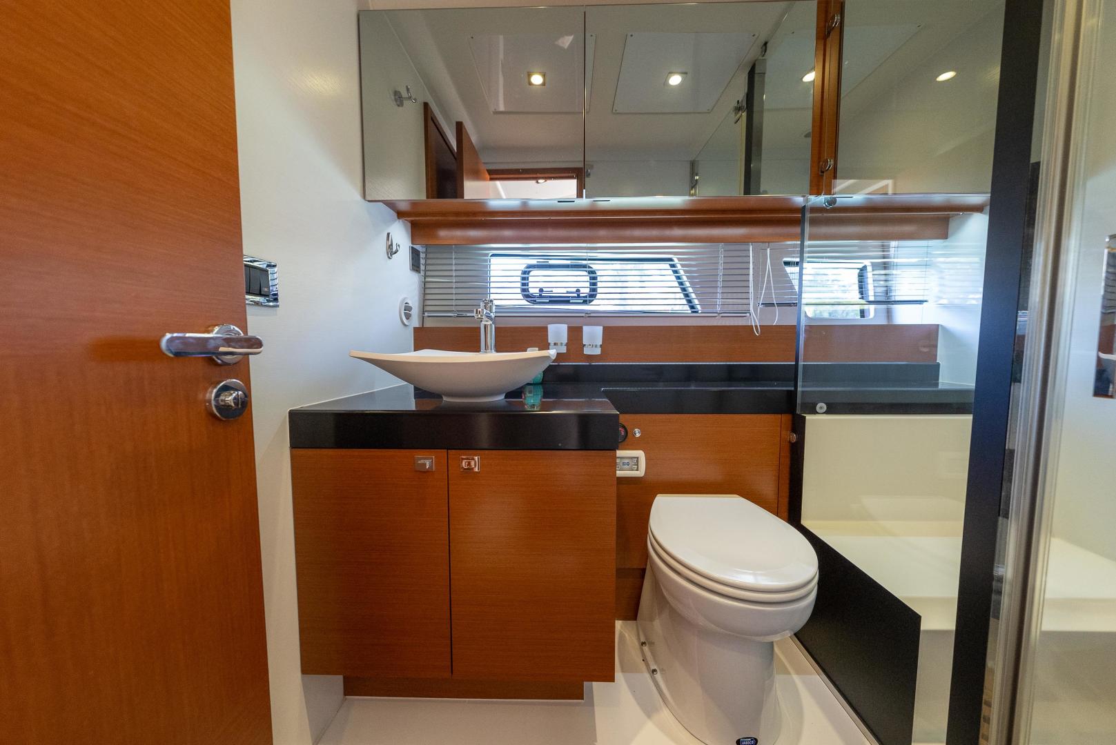 2016 Prestige 550 S - Image 39