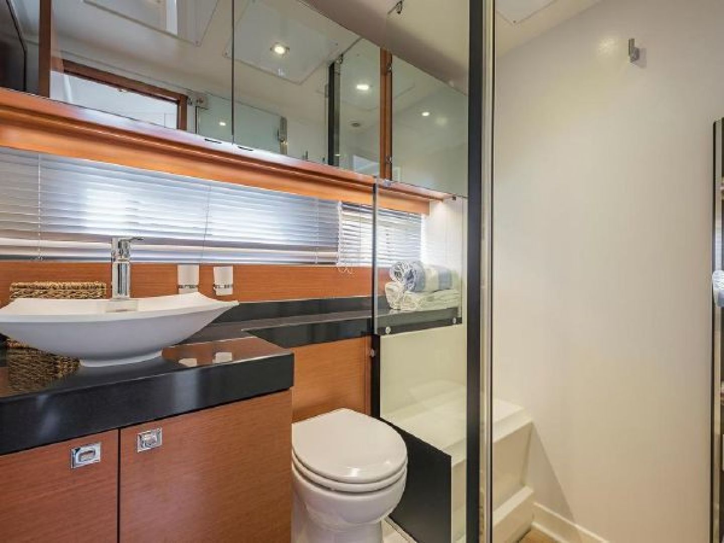 2015 PRESTIGE PRESTIGE 550 Base - Image 10