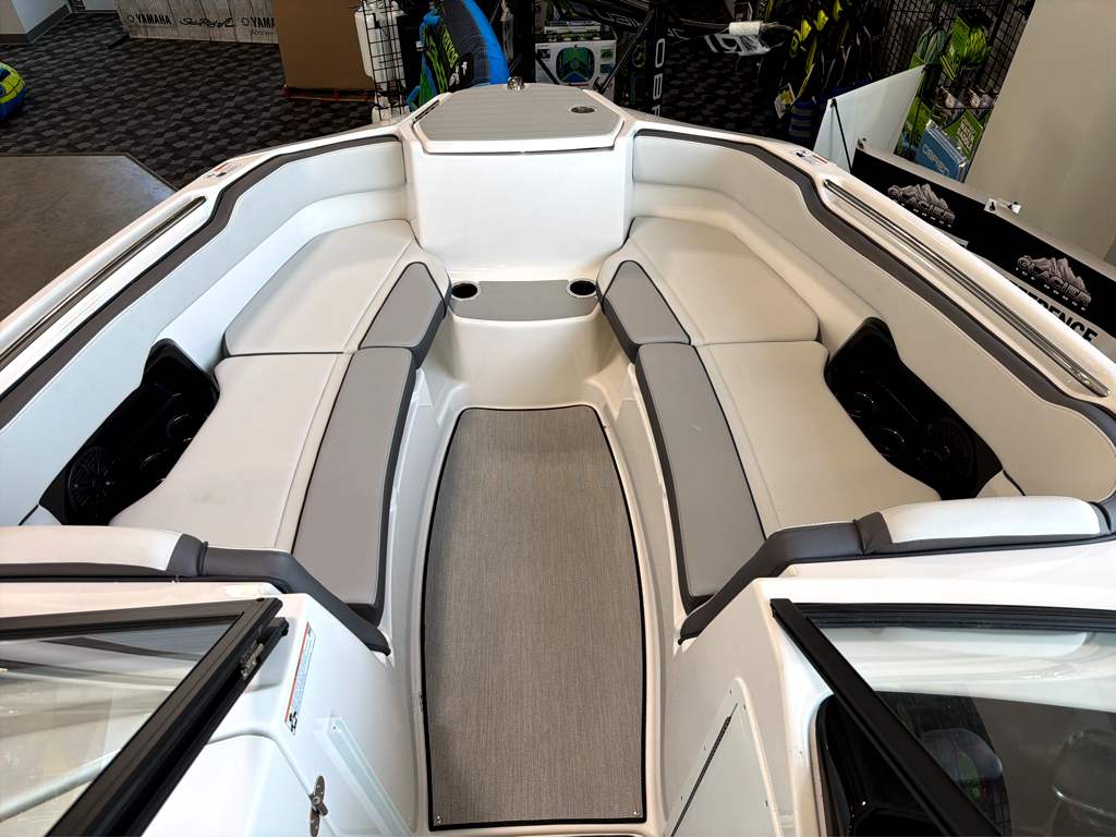 2026 Yamaha Boats AR250 - Image 19