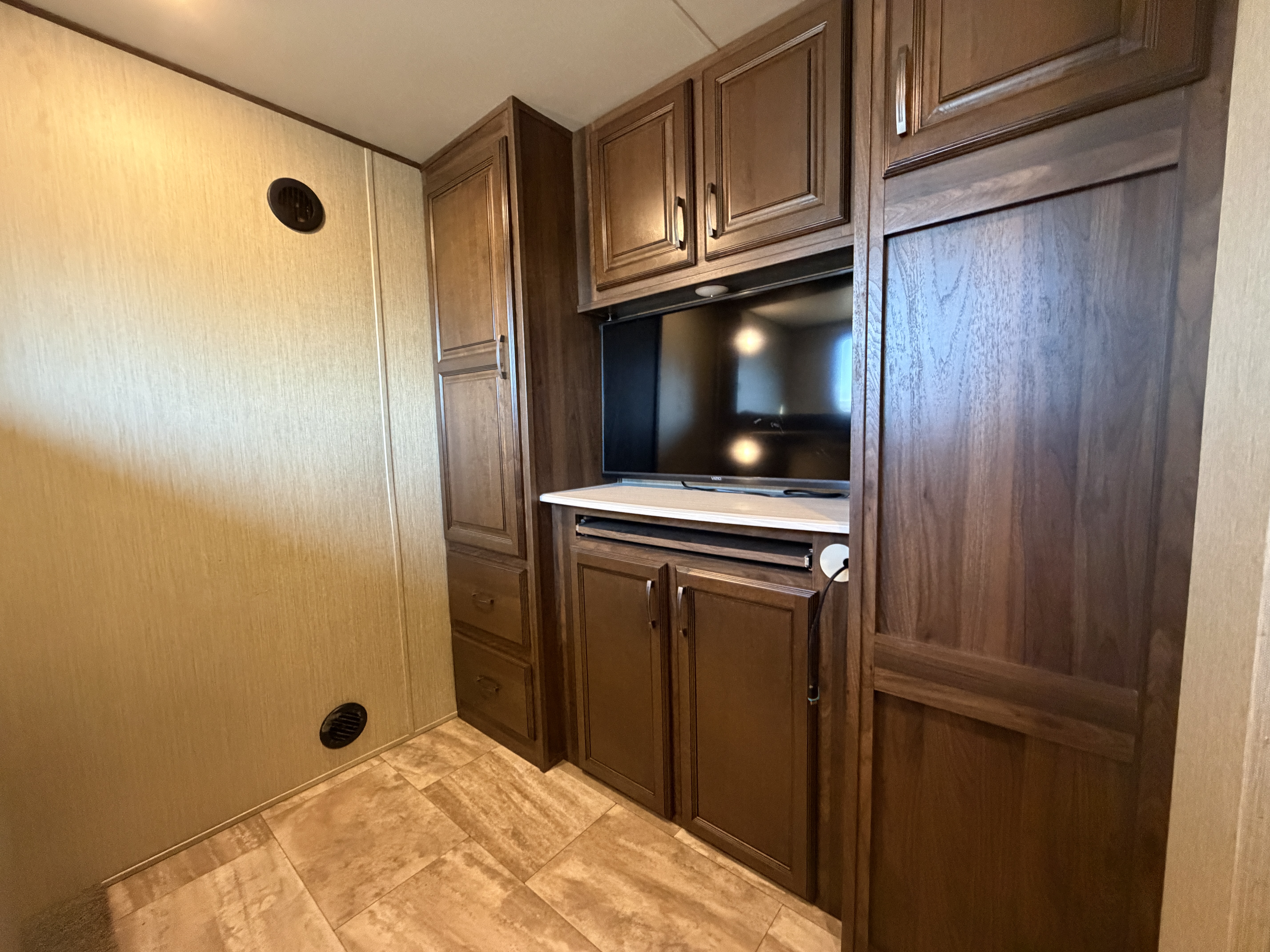2018 Palomino Columbus Compass 377MBC - Image 13