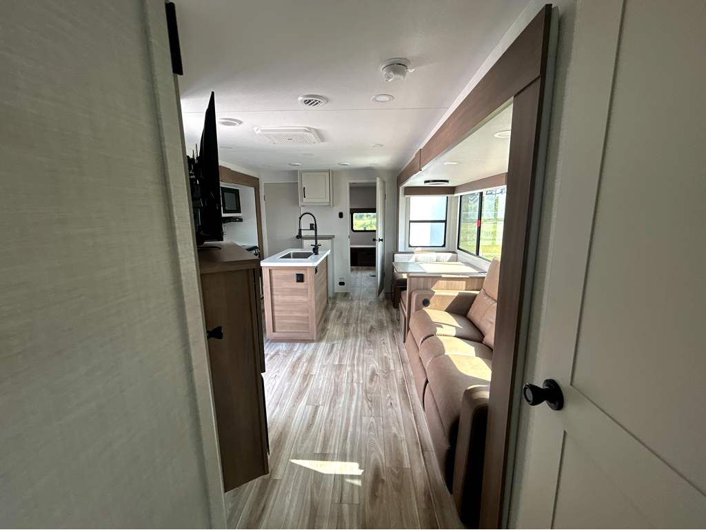 2027 VENTURE RV SPORTTREK 333VIK - Image 35