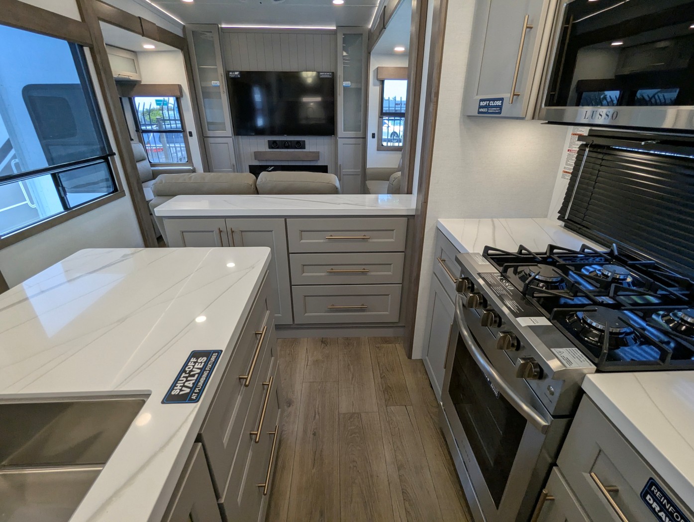 2025 Alliance RV Paradigm 375RD - Image 28