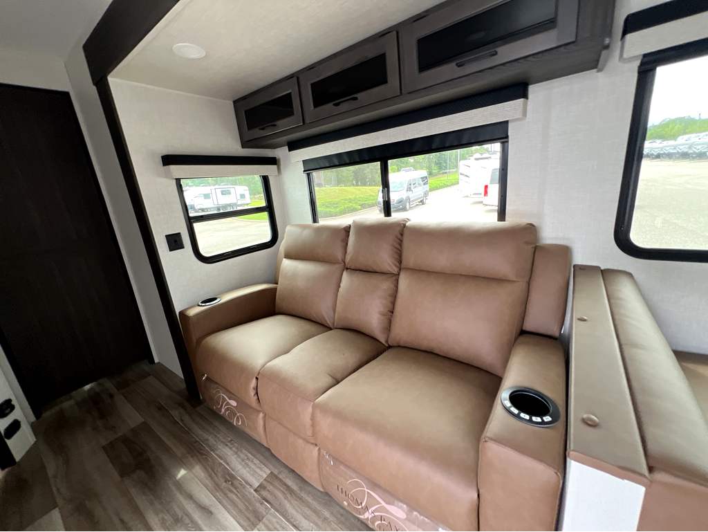 2026 VENTURE RV SPORTTREK 251VFK - Image 8