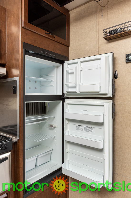 2017 Pacific Coachworks Sandsport 25FBX - Image 16