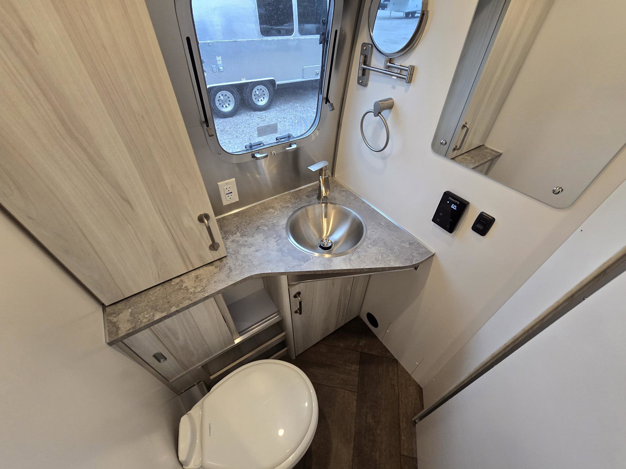 2026 Airstream International 25FB - Image 23