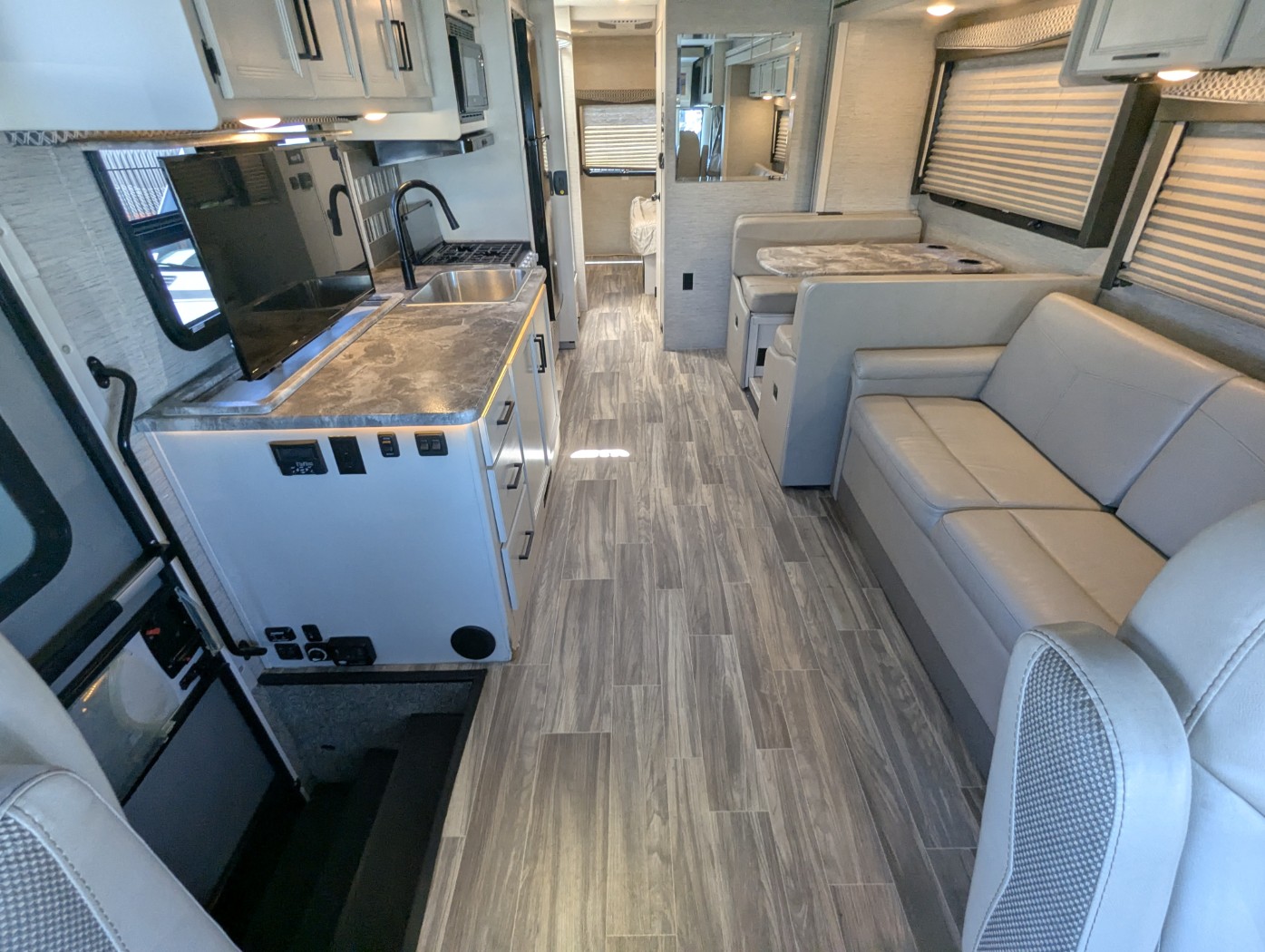 2022 Thor Motor Coach A.C.E. 30.3 - Image 12