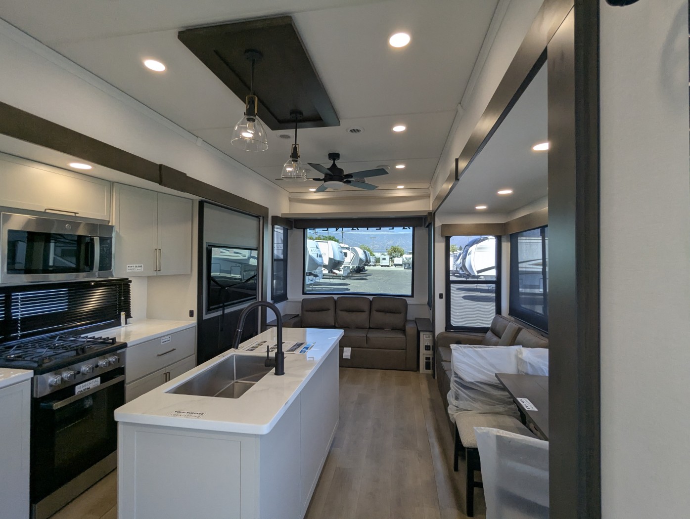2027 Alliance RV Benchmark 42LFT - Image 18