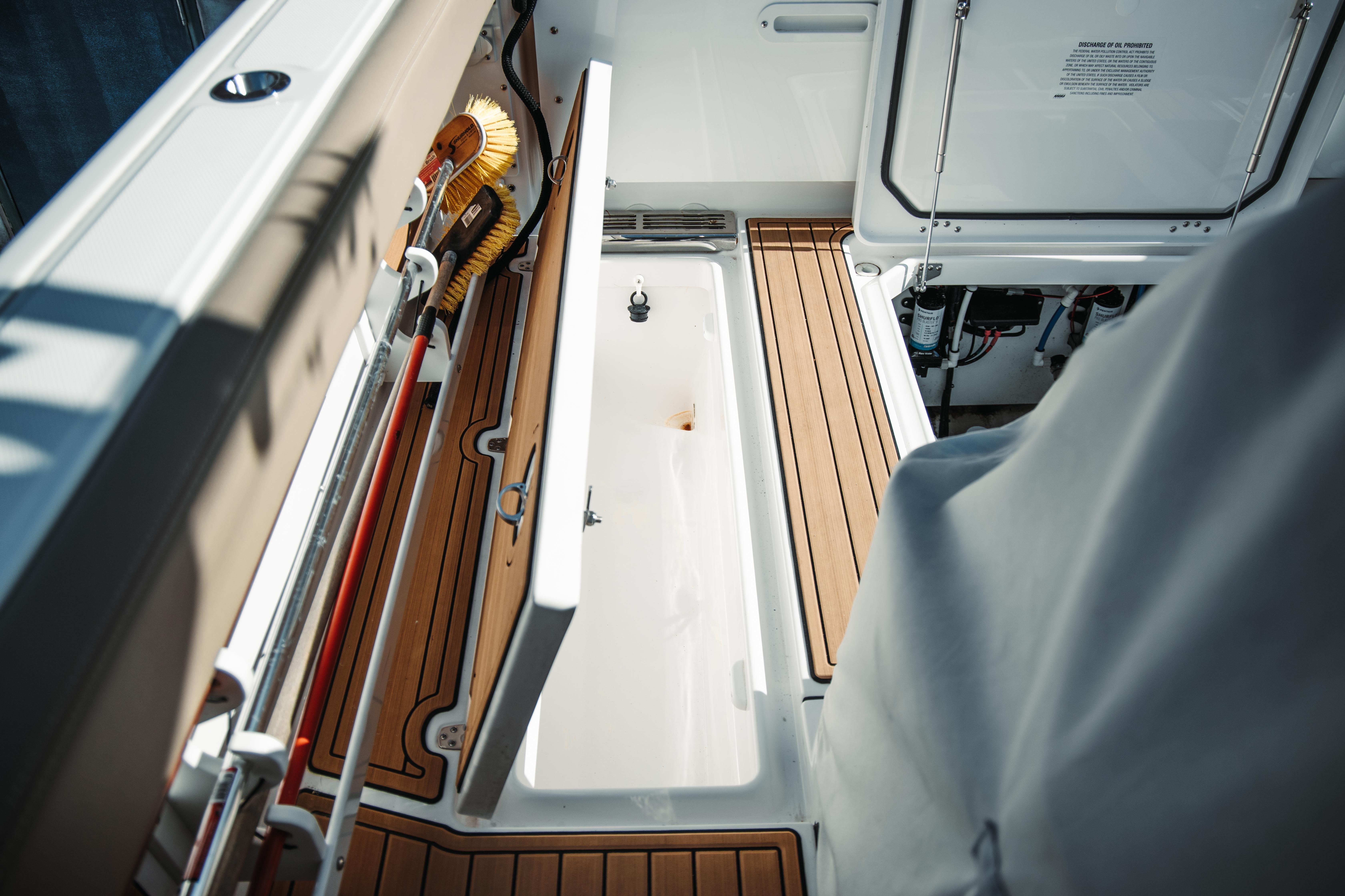 2024 Everglades 315 Center Console Standard - Image 61