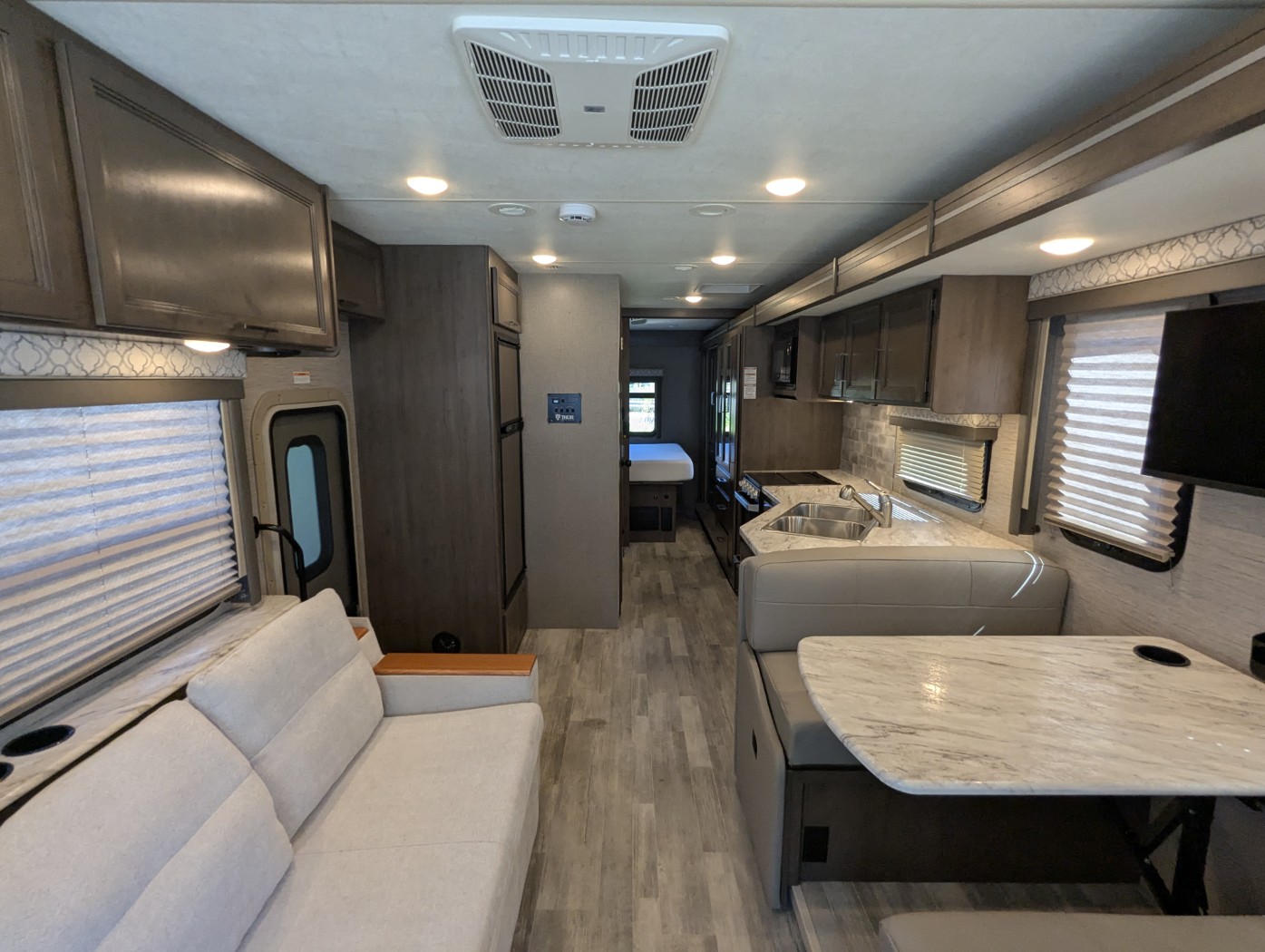 2021 Thor Motor Coach Freedom Traveler A30 - Image 12