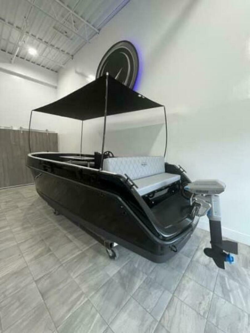 2024 Vision WX Tritoon - Image 94