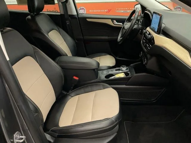 2022 Ford Escape Utility 4D Titanium AWD - Image 29