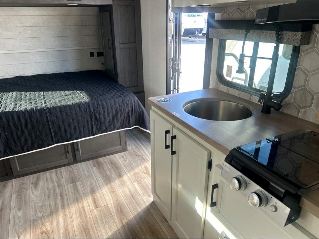 2026 VENTURE RV SPORTTREK STINGER 222VUD - Image 16