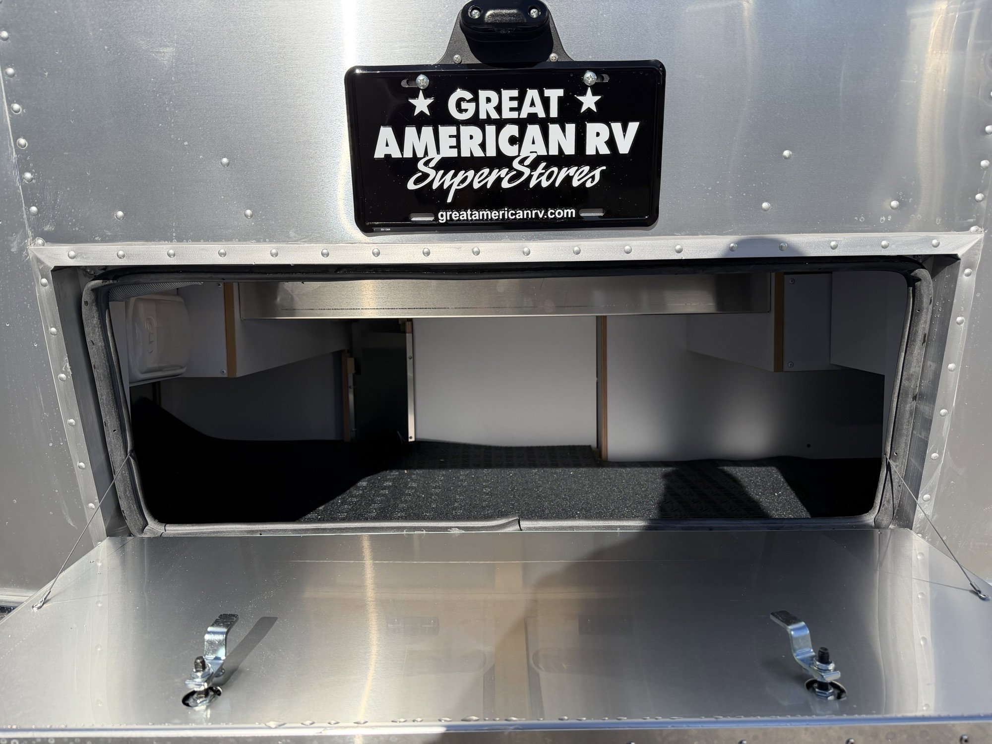 2026 AIRSTREAM WORLD TRAVELERUSA 22RB - Image 9