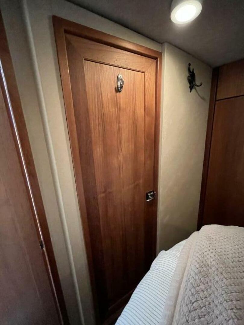 1996 Bayliner 3788 Command Bridge - Image 33
