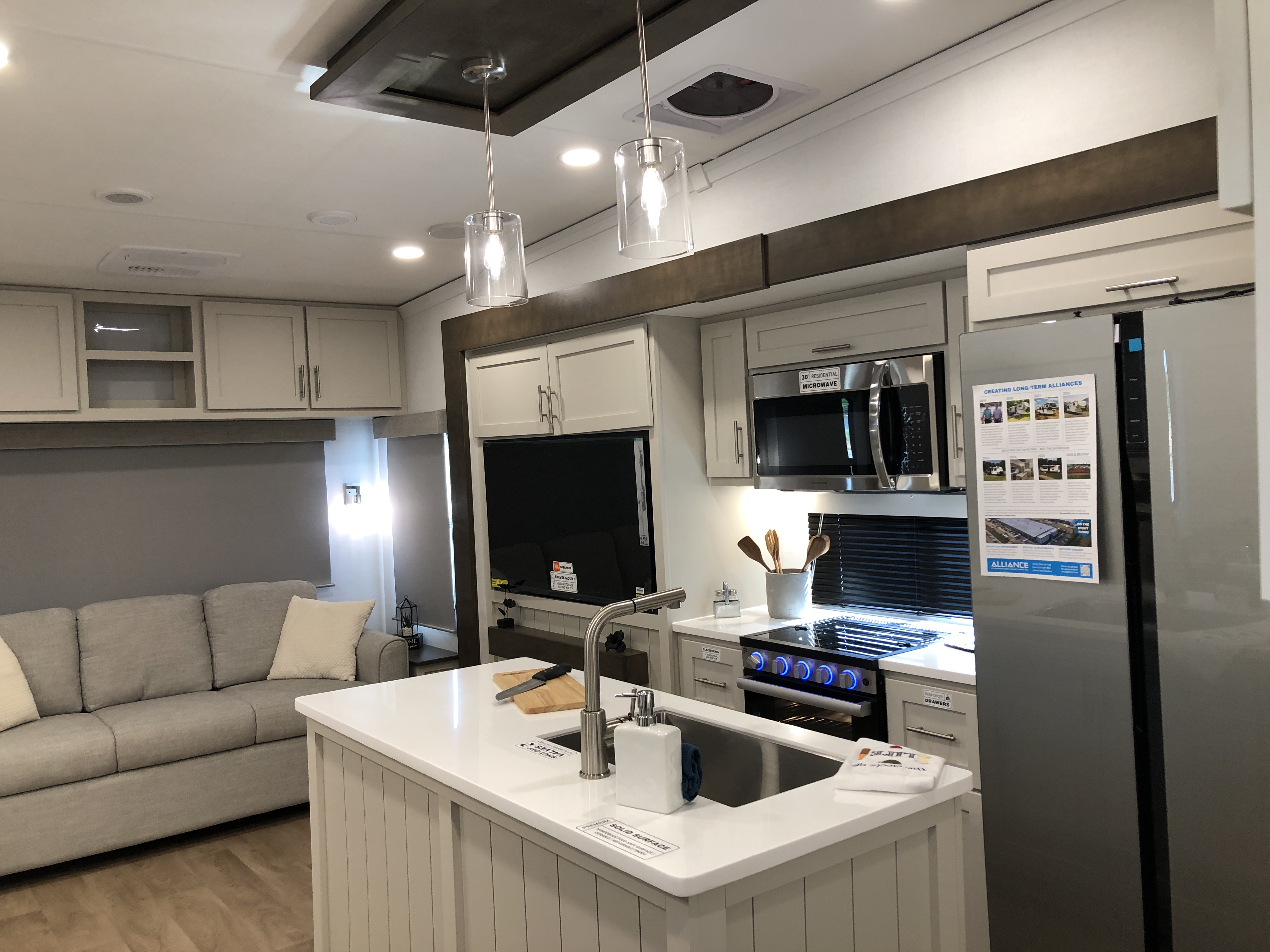 2027 Alliance Avenue All-Access 39MBR - Image 11