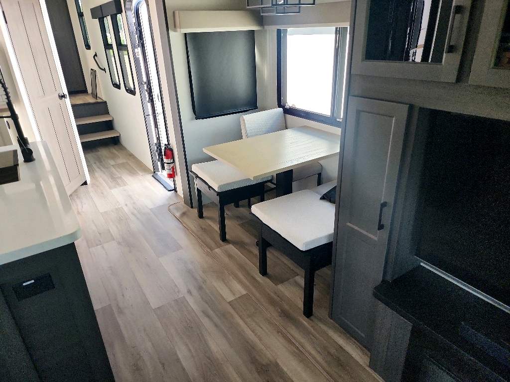 2025 VENTURE RV SPORTTREK 363VFR N/R - Image 11