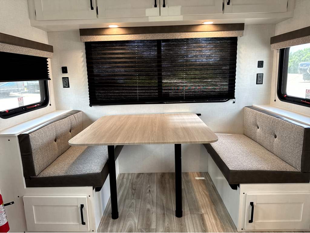 2027 VENTURE RV SIENNA 241VRD - Image 11