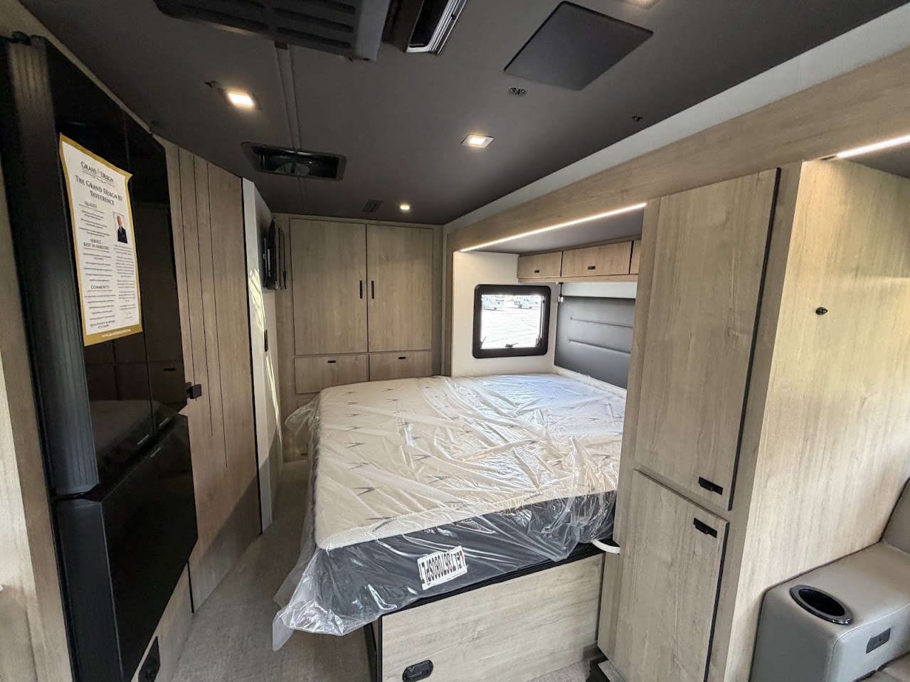 2027 Grand Design Lineage Series M 25FW - Image 11