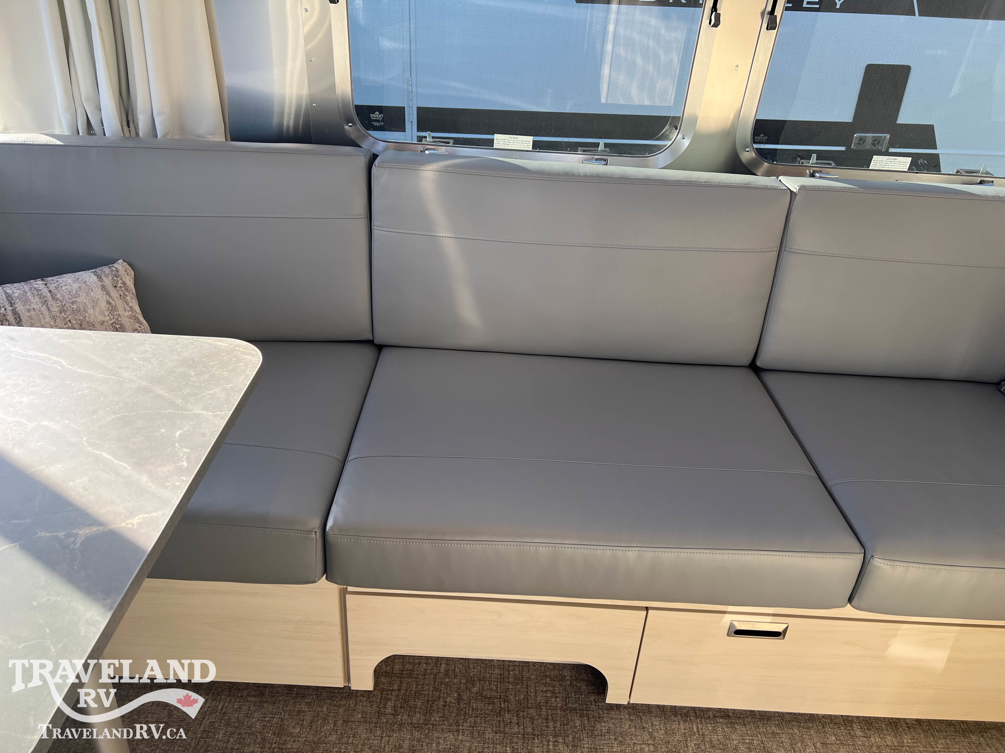 2026 Airstream Flying Cloud 23FBQ - Image 9