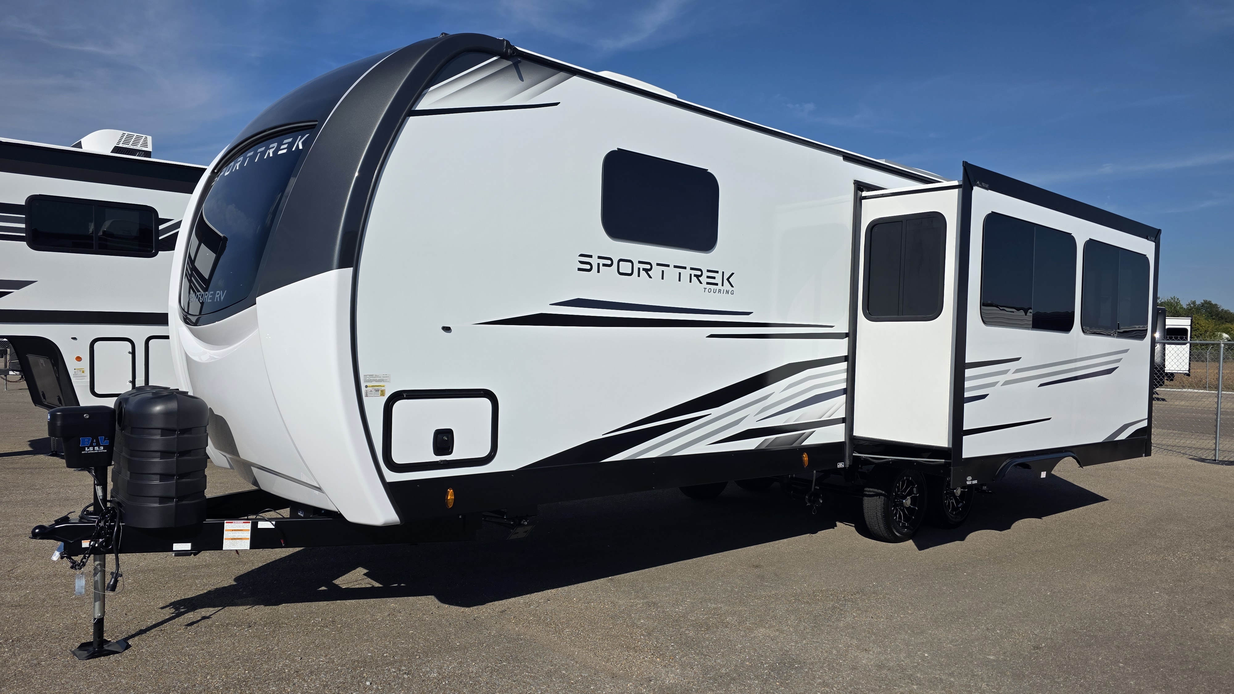 2027 VENTURE RV SPORTTREK 272VRK - Image 2