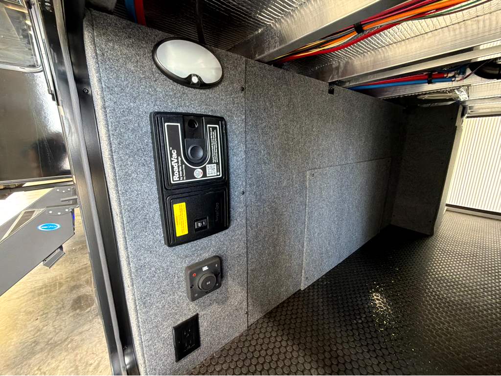 2027 JAYCO PINNACLE 32RLTS - Image 4