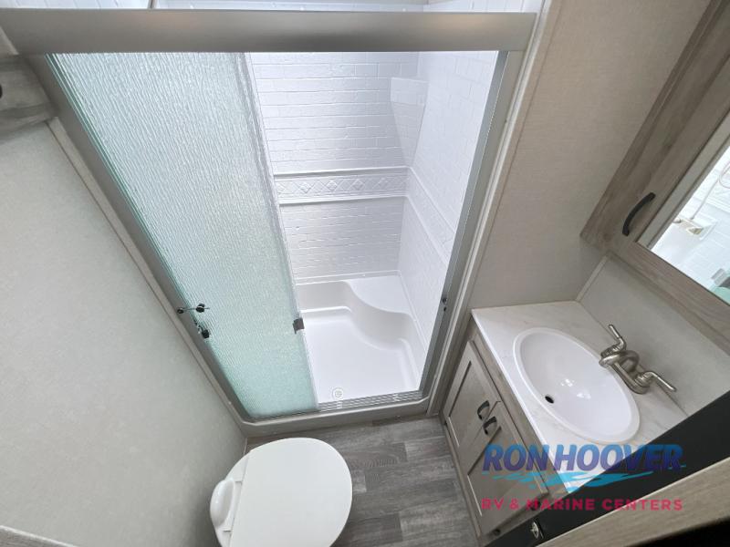 2024 COACHMEN 368TBH - Image 33