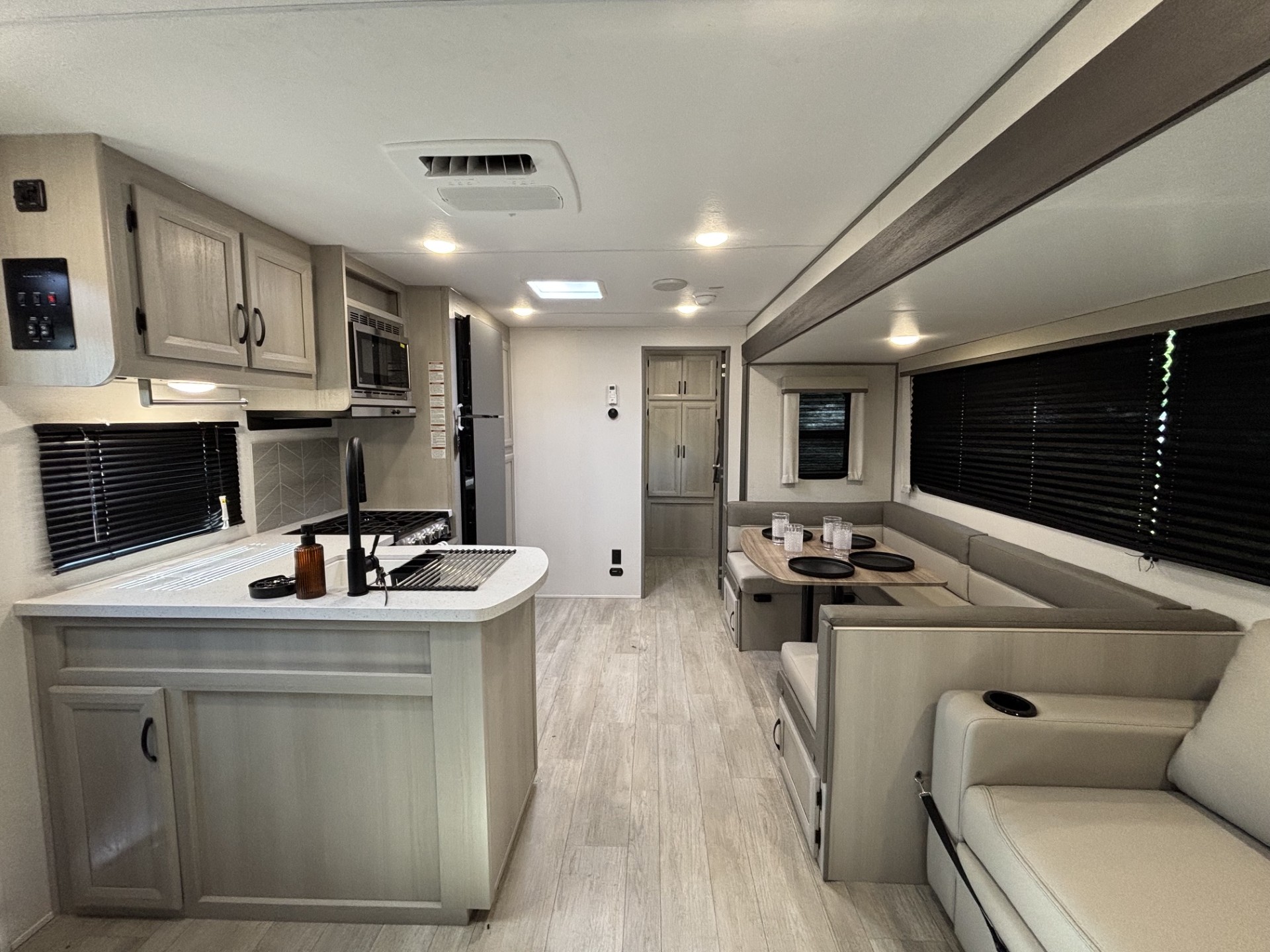 2027 Coachmen Catalina Legacy Edition 293TQBSCK - Image 11