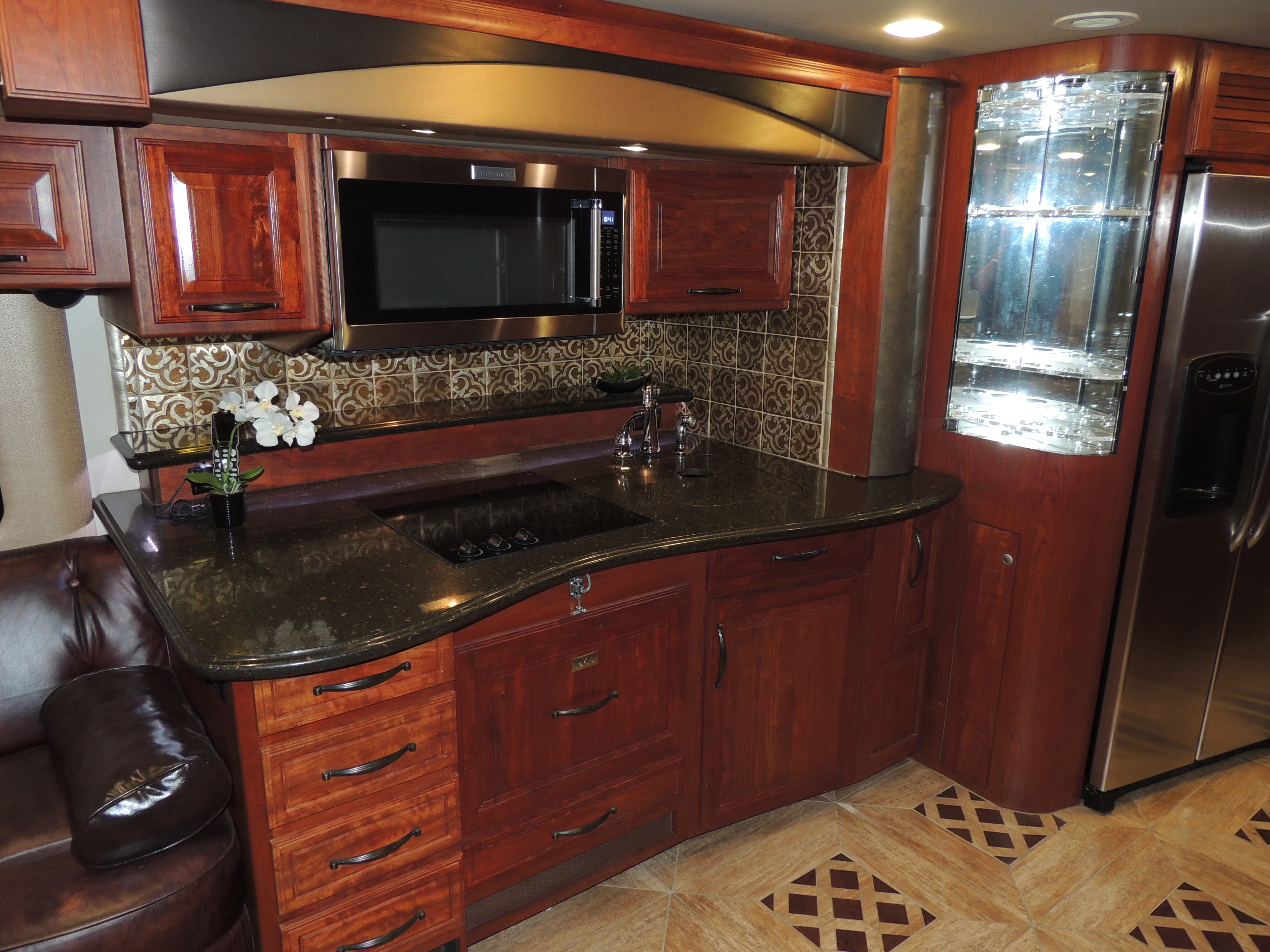 2010 Foretravel Phenix 45' Custom - exterior 11