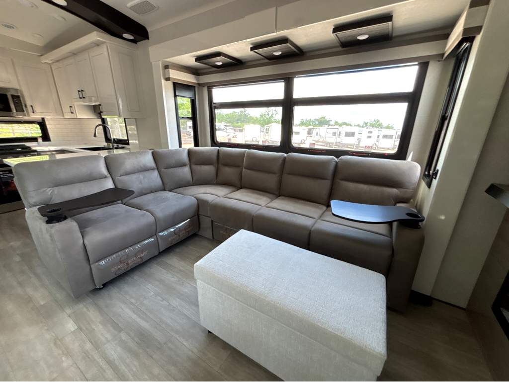 2026 JAYCO PINNACLE 38FBRK - Image 8