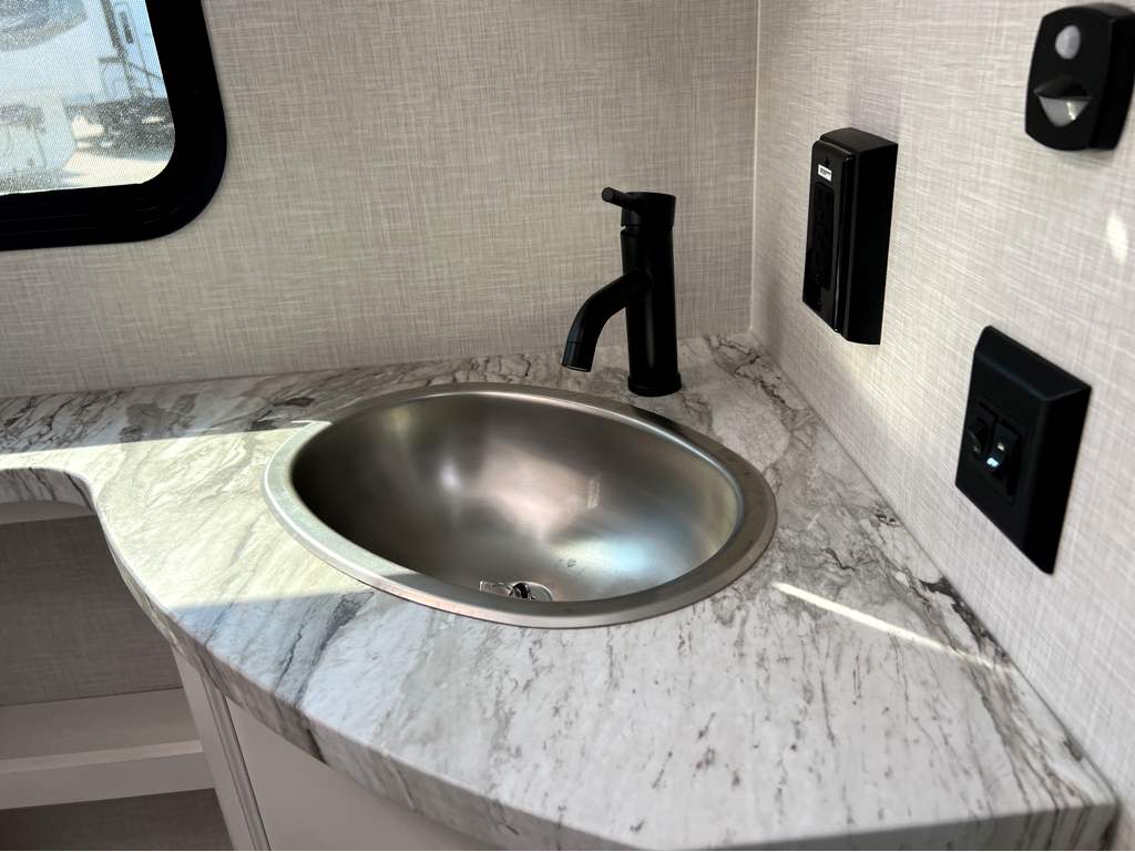 2026 VENTURE RV SPORTTREK 271VRB - Image 17