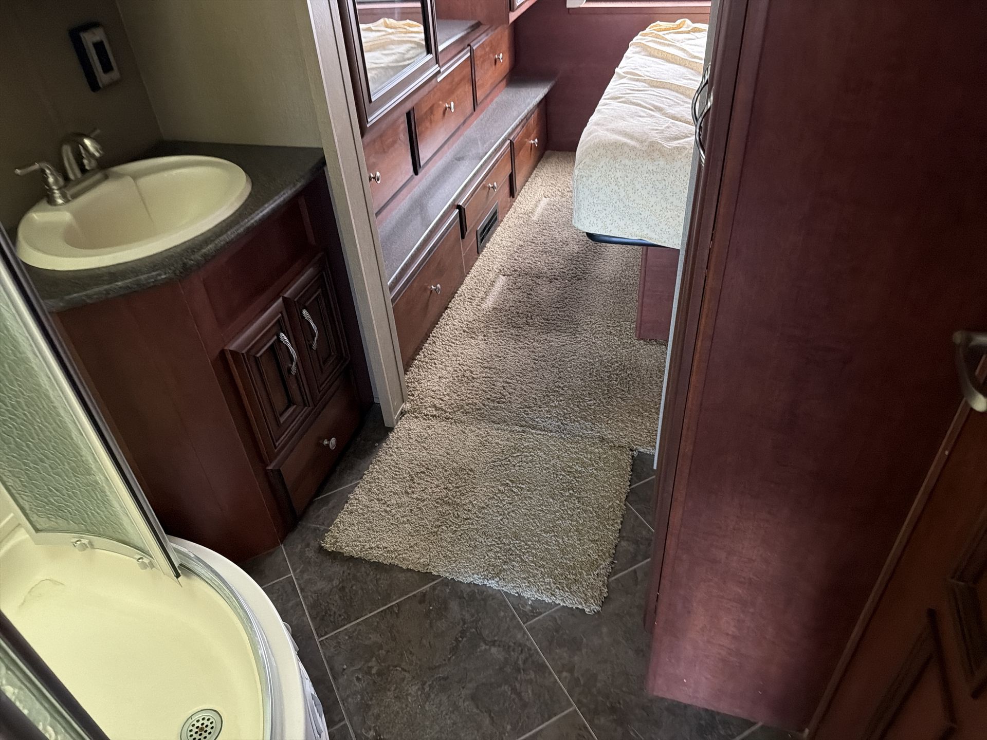 2014 Newmar Bay Star 3309 - Image 39