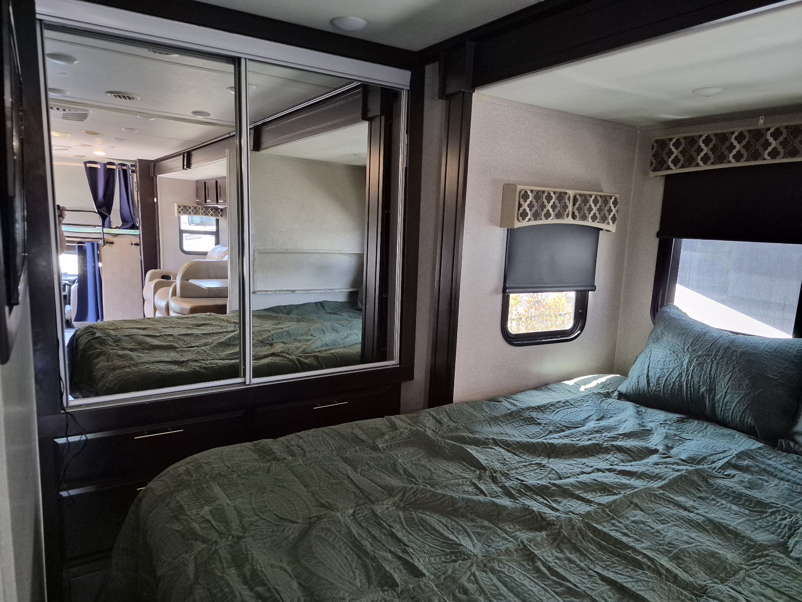 2018 DYNAMAX ISATA 5 30FWD - Image 18